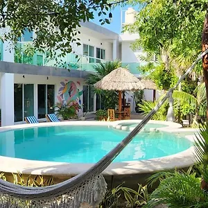 https://villas-del-carmen-holbox.quintano-roohotels.com